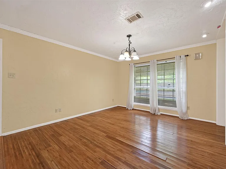 1701 Mistletoe Ln — Photo 19