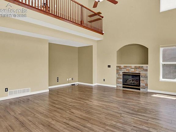 5th image of 2402 Craycroft Dr
