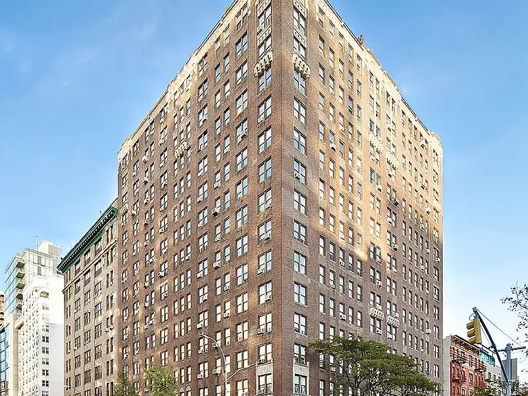 301 E 21st St #1A — Photo 8