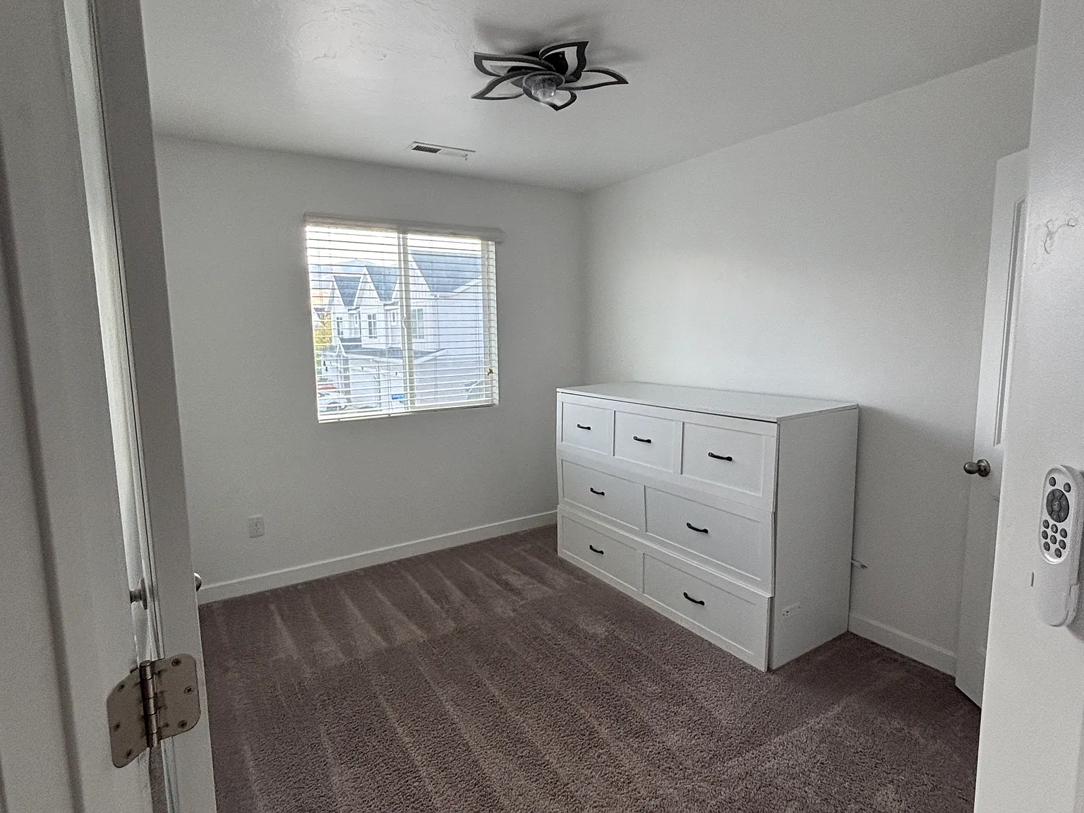 3 bed, 1380 sqft, $700 — Photo 2