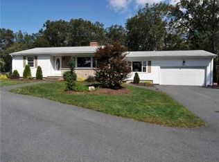 1300 Pippin Orchard Rd, Cranston, RI 02921