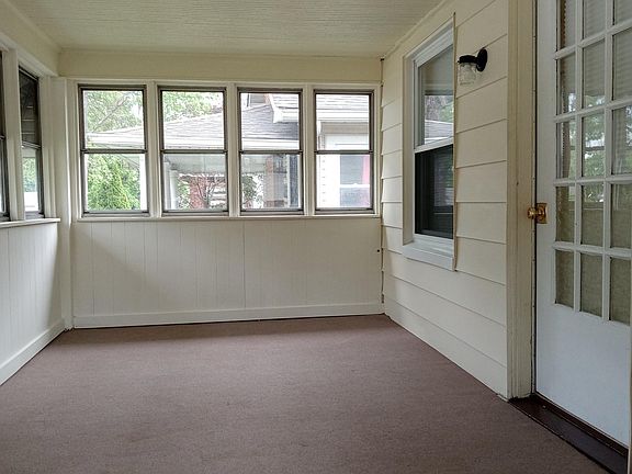 2nd image of 809 N Bradley Ave