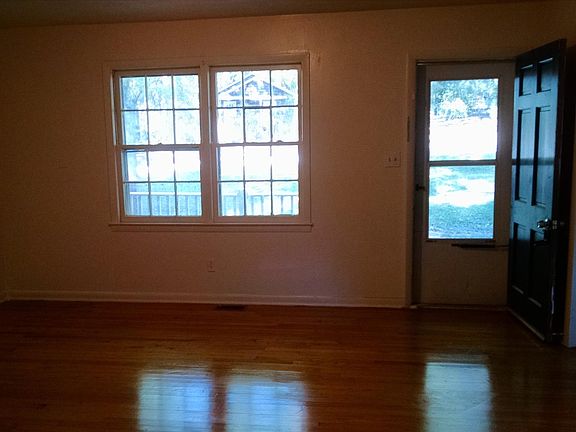 3rd image of 134 Inglewood Ave #A