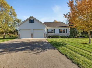 1416 Pondview Ct, Saint Joseph, MN 56374