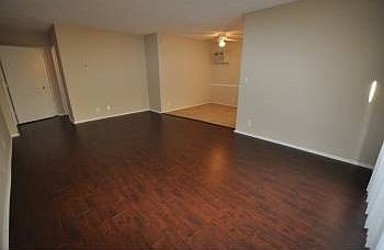 3rd image of 6464 Woodman Ave APT 110