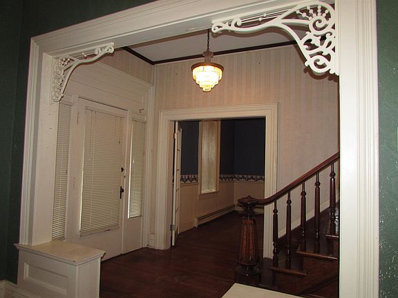 4th image of 129 N Elm St