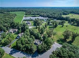 4th image of 29733 Springwood Dr