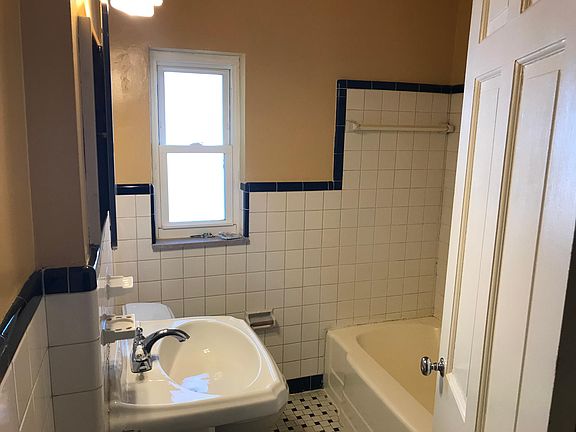 4th image of 592 Lowell Ave