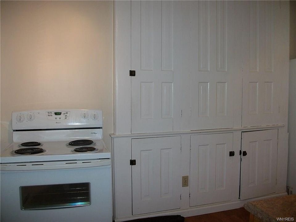 2nd image of 2885 Hess Rd #1