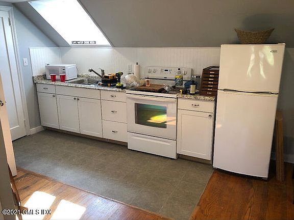 5th image of 56 Glenwood Ave #2