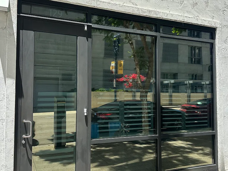 Street level entrance to unit. Convenient move in/out.