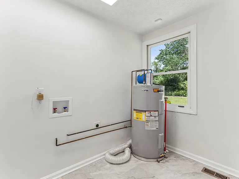 1001 Lakeside Dr — Photo 24