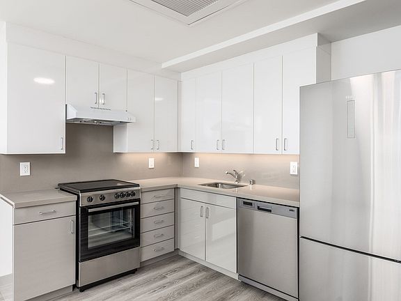 3rd image of 200 Van Ness Ave #414