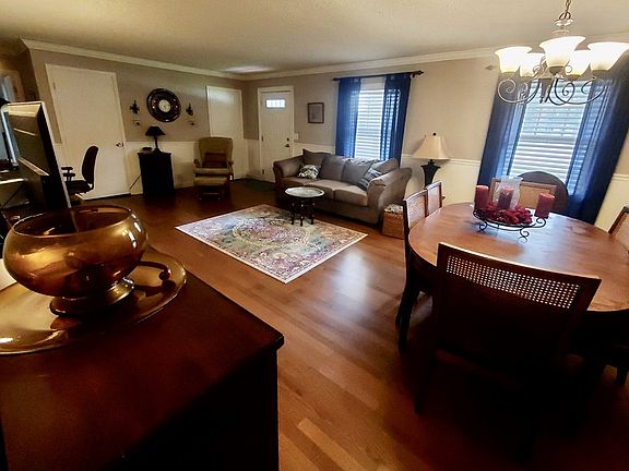 5th image of 3036 Academy Dr