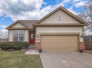 4833 SW Davis Dr, Lees Summit, MO 64082