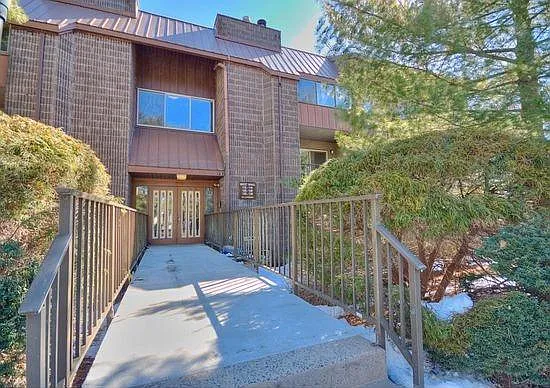 2 bed, 1233 sqft, $2,200 — Photo 1