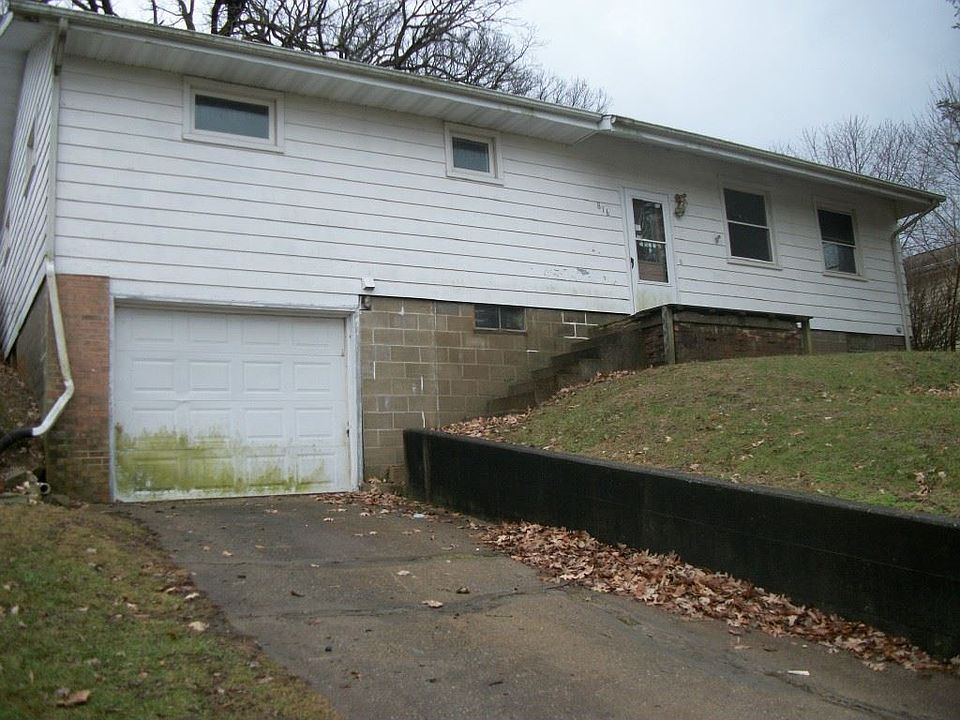 2nd image of 816 W Webster St