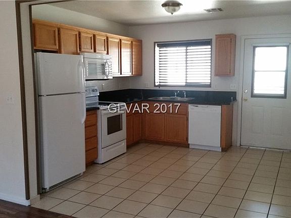 2nd image of 6761 Holmby Ave APT C4