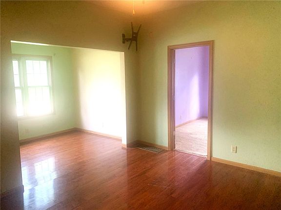 5th image of 309 S Maple St