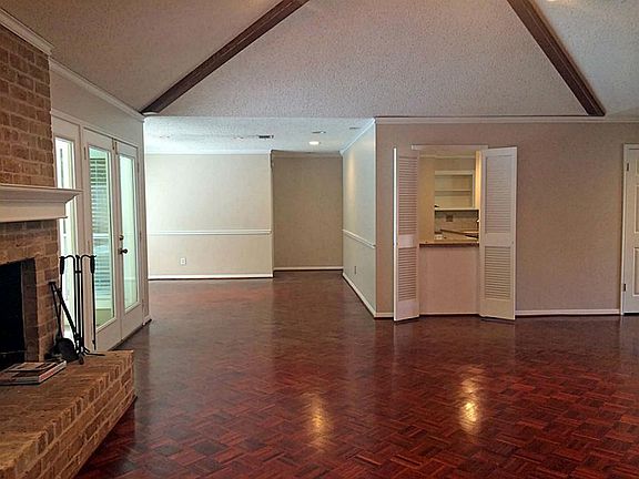 3rd image of 2211 Briarpark Dr