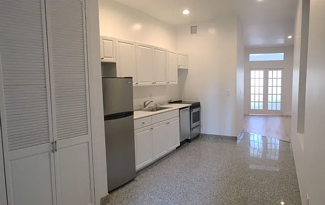 Rented by Mossanen Group | media 1