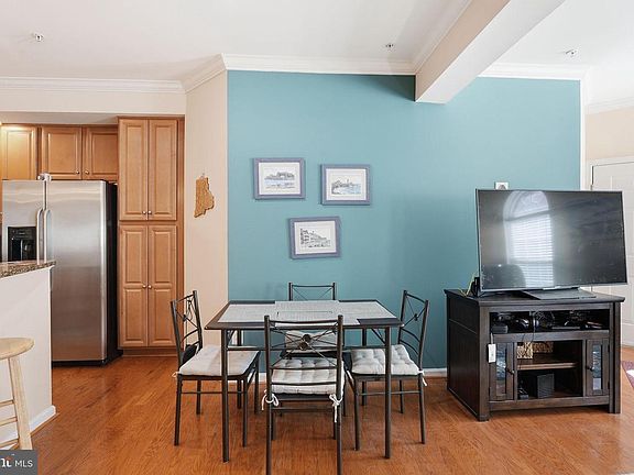 4th image of 2623 Eastbourne Dr #285