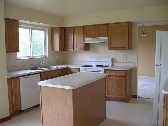 2nd image of 3529 Fieldcrest Ln