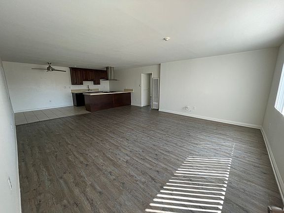 5th image of 2320 Vanderbilt Ln APT 4