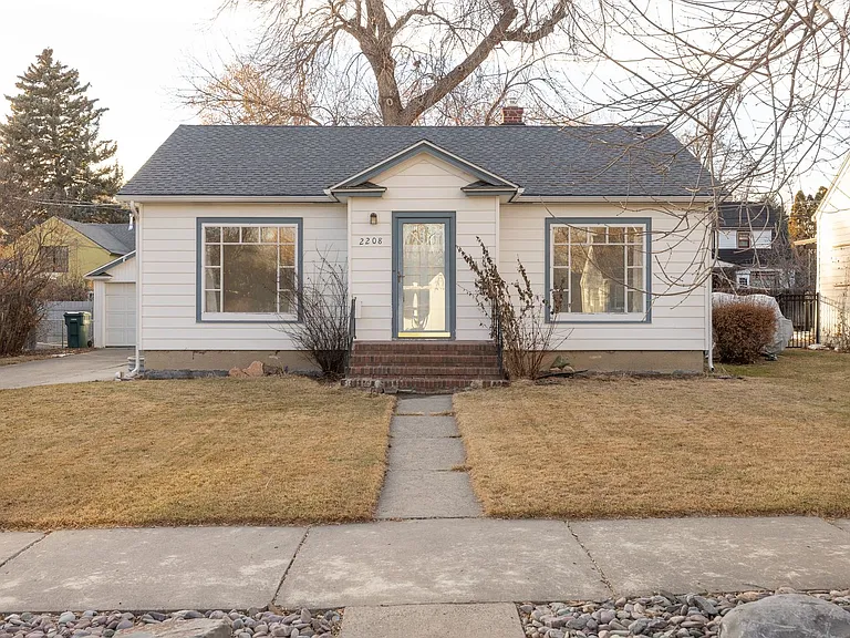 2208 Pine St — Photo 1