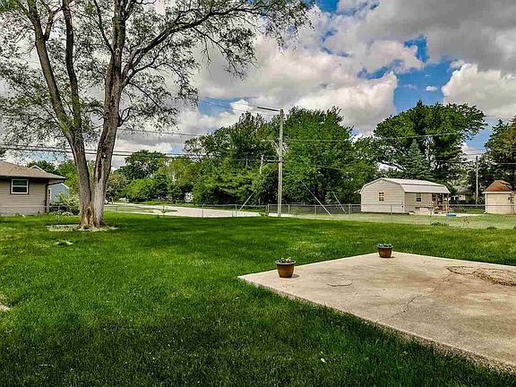 4th image of 6220 Walker Ave