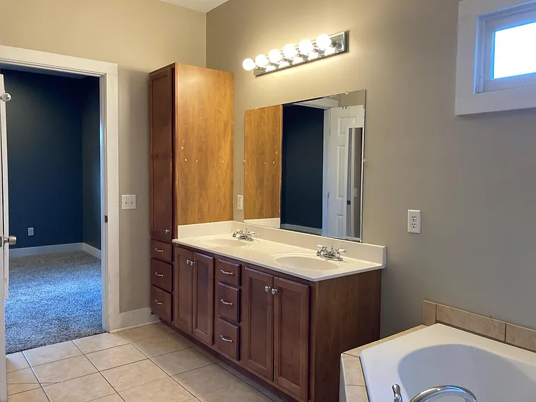 814 Shelby Ave — Photo 11