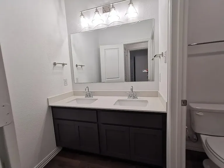 2405 Lovegrass Ln — Photo 16