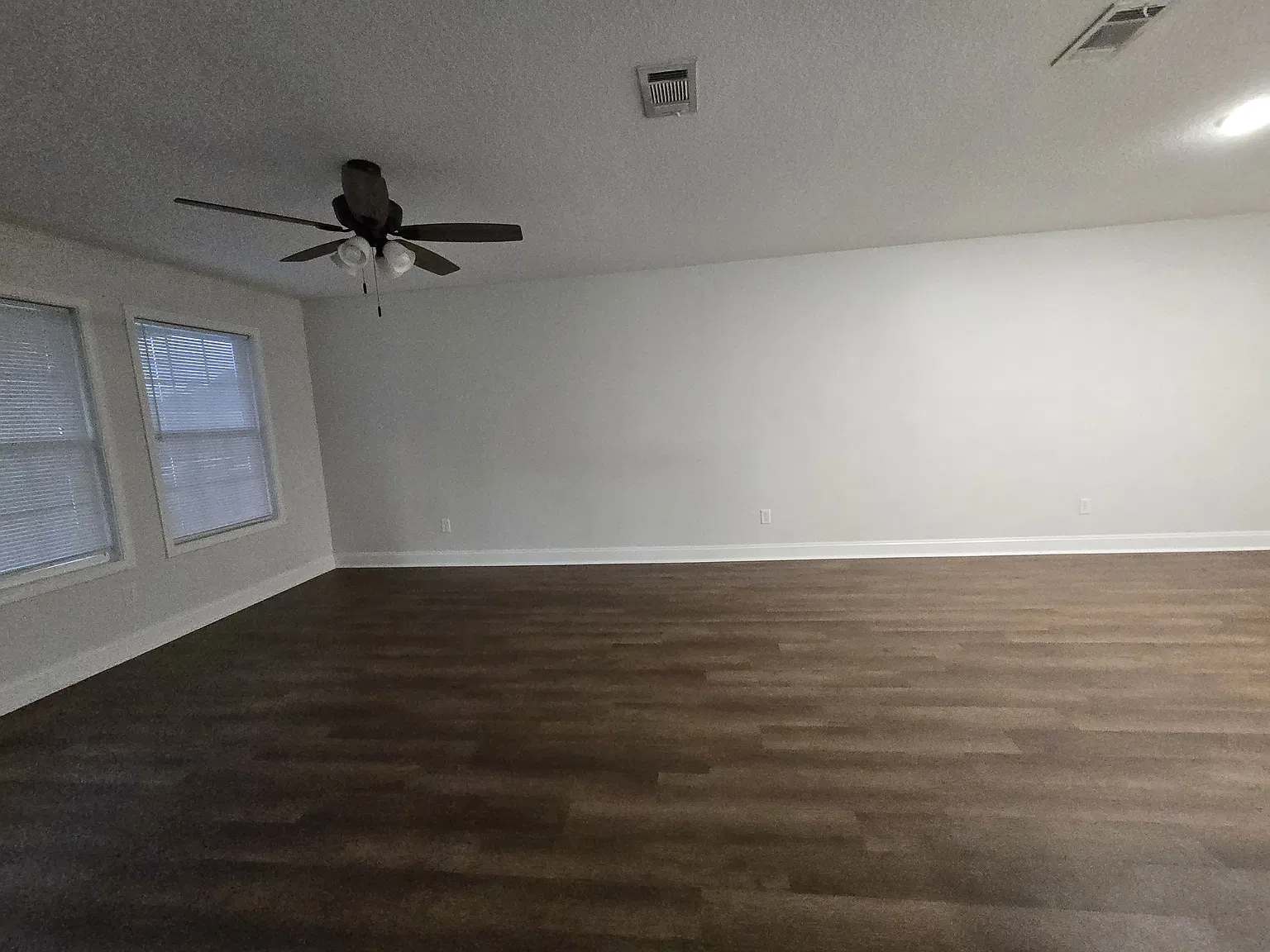3 bed, $1,550 — Photo 2