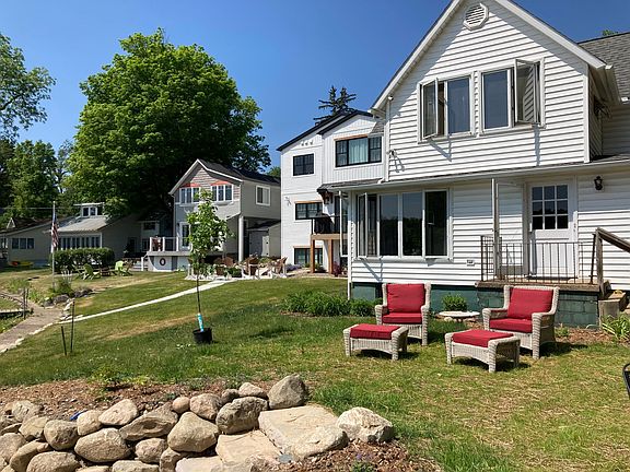 3rd image of 219 S Gull Lake Dr