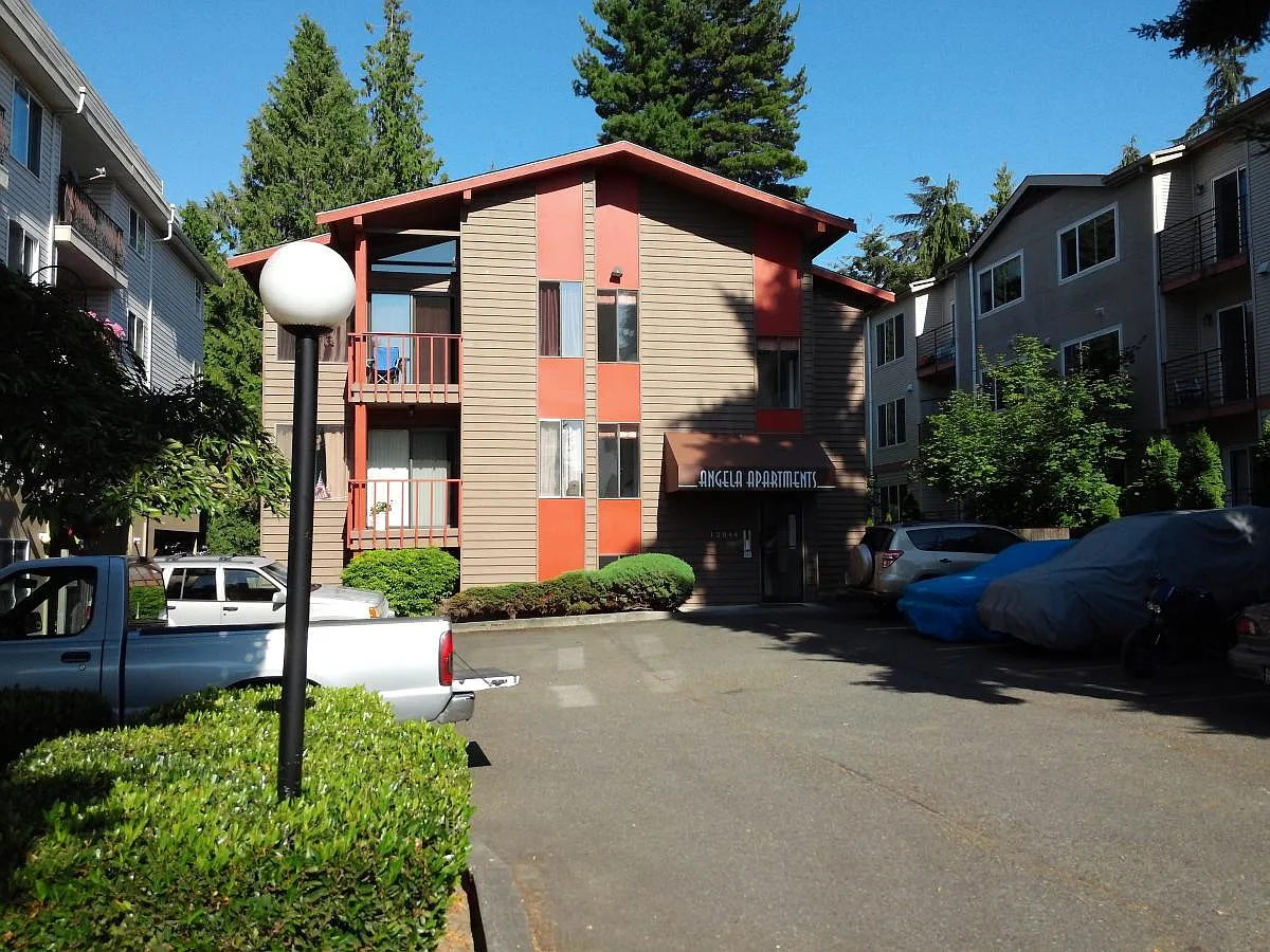 2 bed, 1.5 bath, 875 sqft, $1,695 — Photo 2