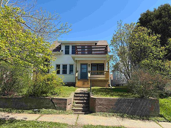 3rd image of 620 N 40th Ave W