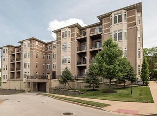 842 N New Ballas Ct UNIT 301, Saint Louis, MO 63141