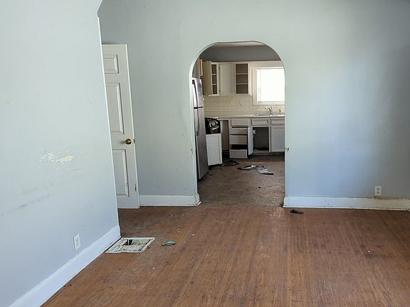 5th image of 1472 N Grant Ave