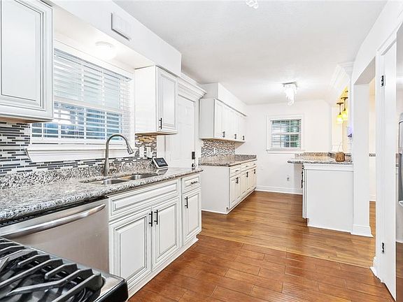 5th image of 2121 Mediamolle Dr