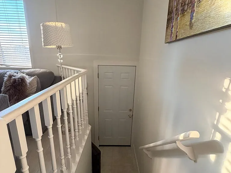 225 Country Ln — Photo 2