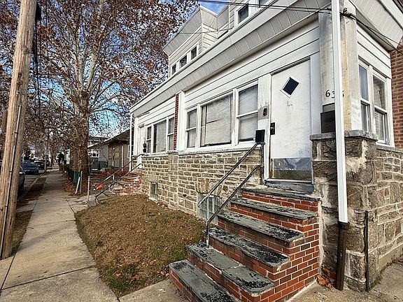 2nd image of 633 Gilham St