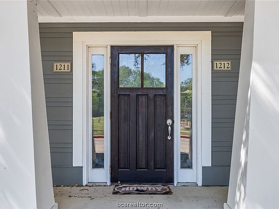 3rd image of 1725 Harvey Mitchell Pkwy S APT 1211