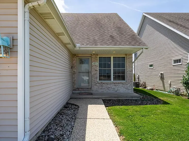1831 Marina Dr — Photo 28