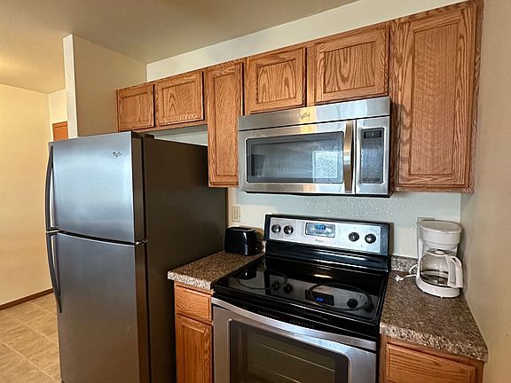 5th image of 302 Elm St NE #210