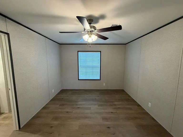 204 Lakeside Garden Cir #204 — Photo 25