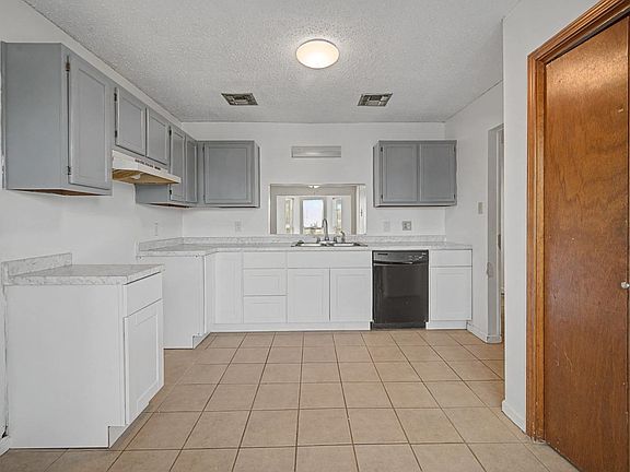 3rd image of 201 Greenbriar Dr