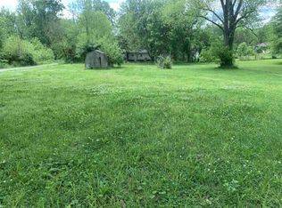 E Trafzer St, Petersburg, IN 47567