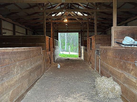 6 stalls, feed and tack room