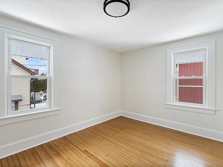 378 Cross St — Photo 16