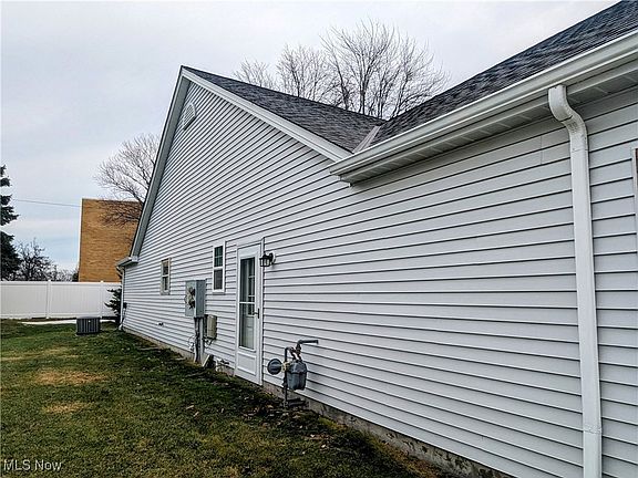 5th image of 175 Heather Ln